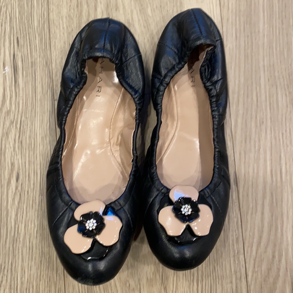 Tahari flats - black with flower